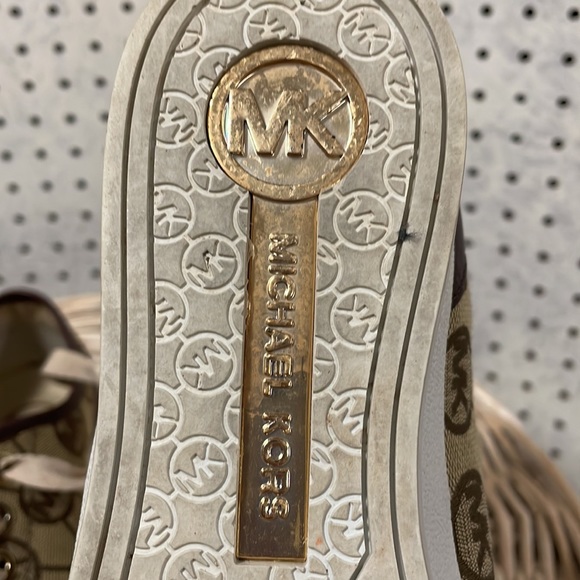 Michael Kors SALE! - Picture 10 of 12